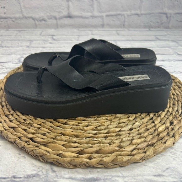 Steve Madden Black Leather Platform Sandals/Flip Flops. - Picture 3 of 10